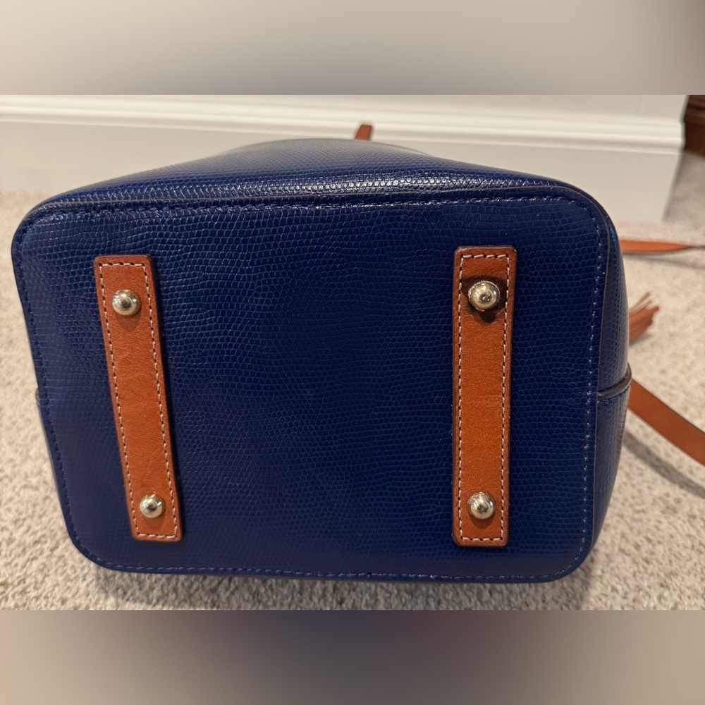 Like New Dooney & Bourke Siena Serena Navy Drawstring Bucket Bag with Wristlet - Picture 11 of 17
